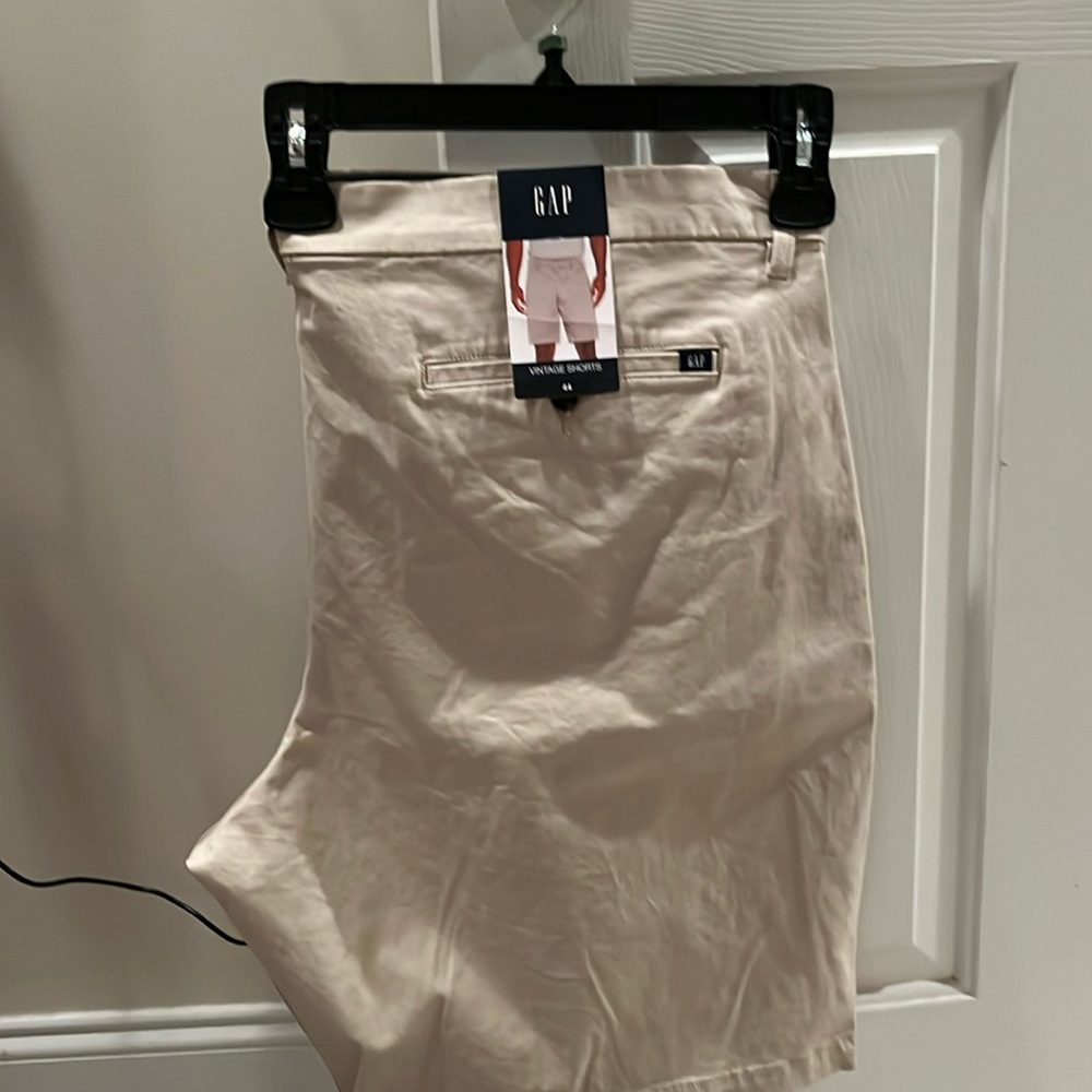 Men’s Gap cotton khaki shorts, size 44, new